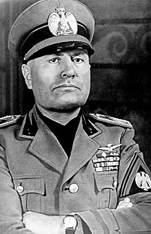 Mussolini entra a la guerra com a aliat de Hitler