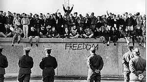 LA CAIDA DEL MURO DE BERLIN