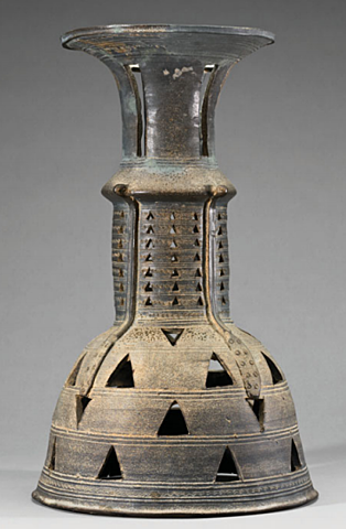 Vessel Stand with Snake Decoration