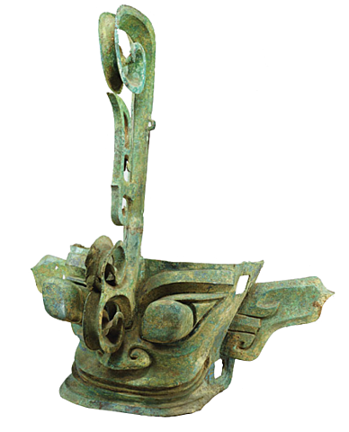 Mask with Hooked-Cloud Ornament