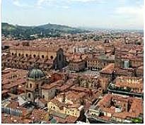 Prosegue gli studi di legge a Bologna