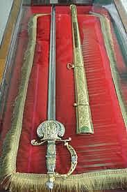 WHO RETURNED THE SWORD OF SIMÓN BOLÍVAR THAT WAS STOLEN.