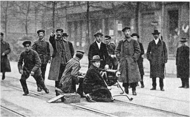 Comienzan combates de comunistas en Berlín