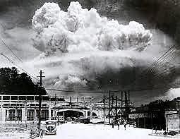 US bombs Nagasaki
