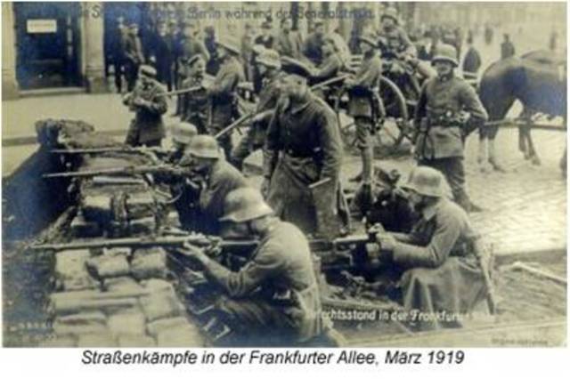 Los comunistas siguen con los ataques