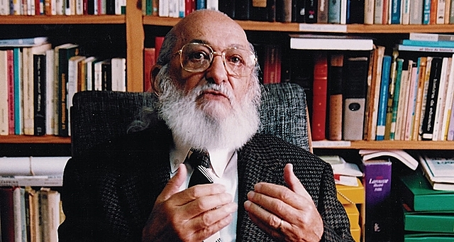 Paulo Freire Inicia la llamada educación popular