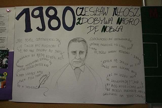 Czesław Miłosz otrzymuje nagrodę Nobla