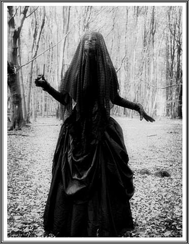 Oscar y Marina ven a la mujer de negro por primera vez