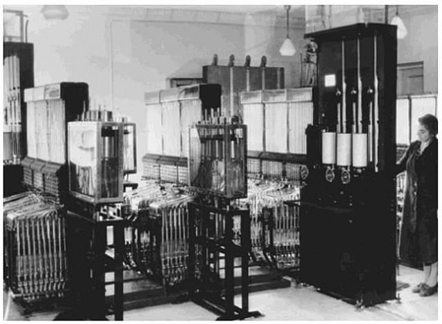 Ο σοβιετικός υπολογιστής νερού του Vladimir Lukyanov (1936)