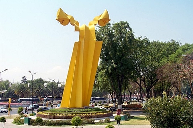 The sculpture named "El angel custodio" was opened