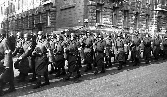 Húngaros y soviéticos liberan Budapest