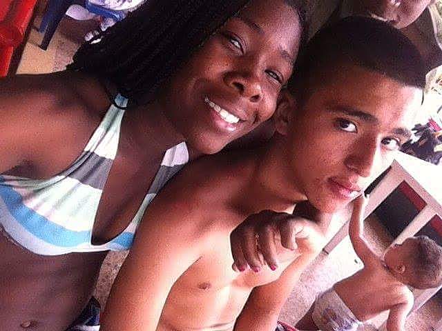 con mi mejor amigo en piscina