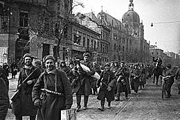 Húngaros y soviéticos liberan Budapest.