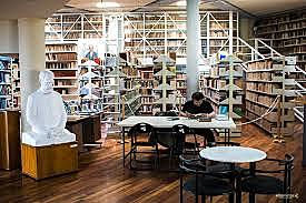 Επίσκεψη στη Λαϊκή Βιβλιοθήκη Καλαμάτας