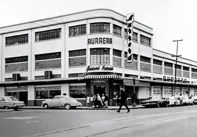 Abre sus puertas Aurrera en México