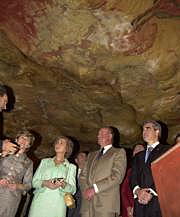 Los Reyes de España inauguran el Museo con la réplica de la cueva de Altamira, la Neocueva.