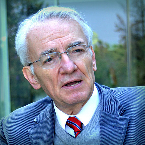 Manuel peimbert astrónomo mexicano estuvo en el entendimiento de la composición química del universo