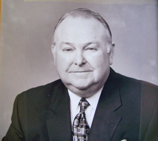 Howard Kerr is elected mayor