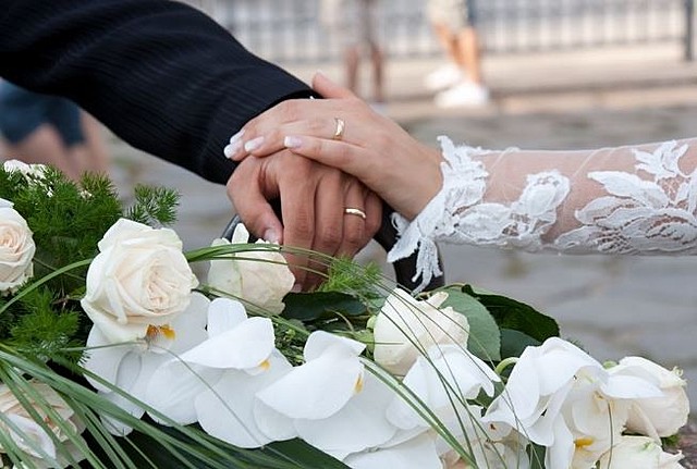 Se casan los padres de Marina