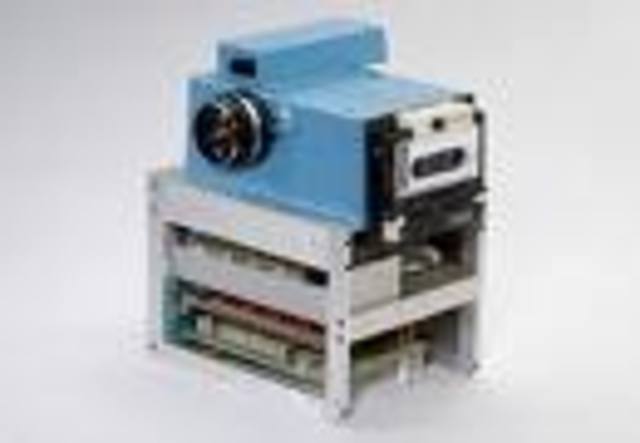 11th camera - Electronic still camera