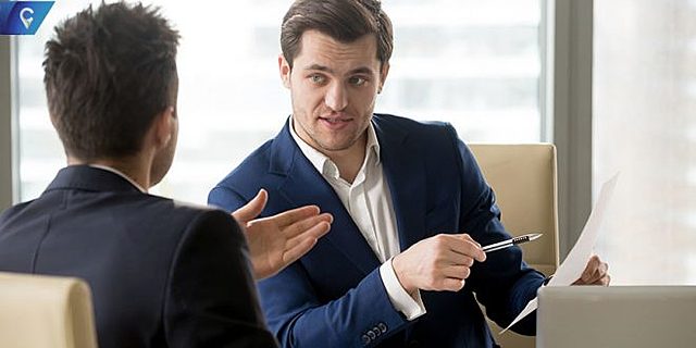 El asesor escucha los requerimientos y necesidades del cliente