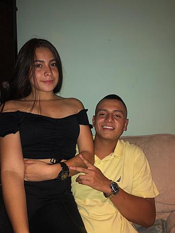 Con mi hermano pasando el año nuevo