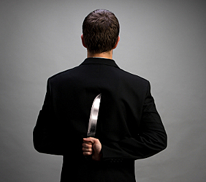 Senris planea asesinar a Kolvenik