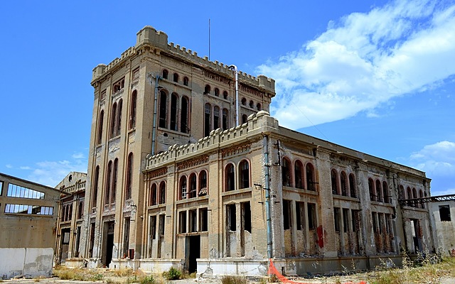 Ιδρύθηκε η οινοπνευματοποιία ΚΡΟΝΟΣ