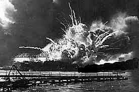 Japón bombardea Pearl Harbour