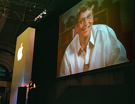 Gates se dirige a los fieles de Apple en 1997