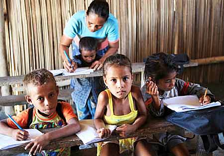 La nueva Constitución Política reconoció los derechos de los niños como fundamentales y por lo tanto su derecho a la educación.