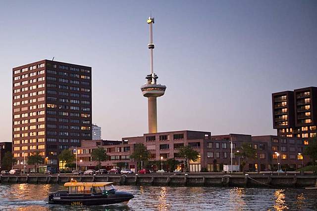 Euromast Rotterdam , ontworpen door Huig Maaskant