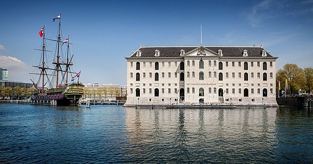 Scheepsvaartmuseum in Amsterdam, ontworpen door Daniël Stalpaert