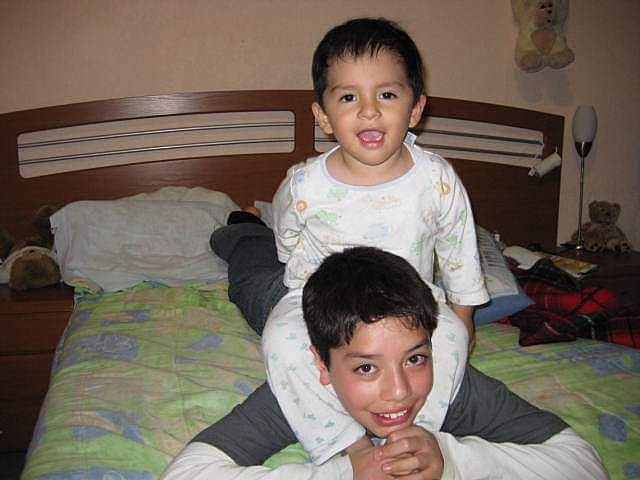 Salgo de la primaria y mi hermano cumple 2 años