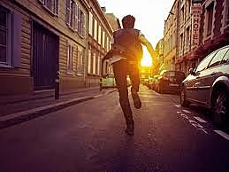 Mijail huye del manicomio