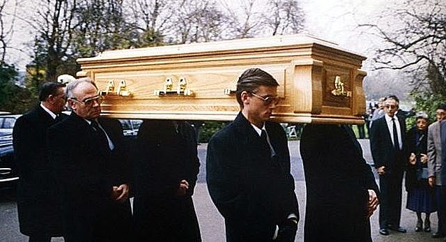 Muere Andrej Kolvenik