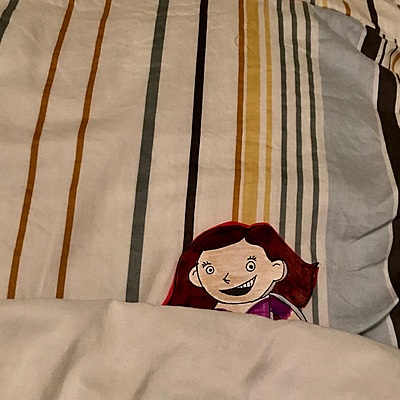 Timeline: Première, Clémentine s'est réveillée. Elle était fatiguée. Puis, Elle a marché à la salle de bain. Clémentine s'est lavé le visage et elle se brossa les dents. Elles se brossa les cheveux, aussi.