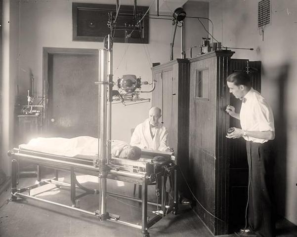 La premier machine a rayon X