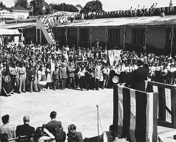 Se inicia en la embajada de México los coversatorios de paz entre ambos bandos.