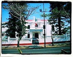 Se firma El Pacto de la Embajada de México.