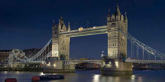 Tower Bridge London, ontworpen door George D