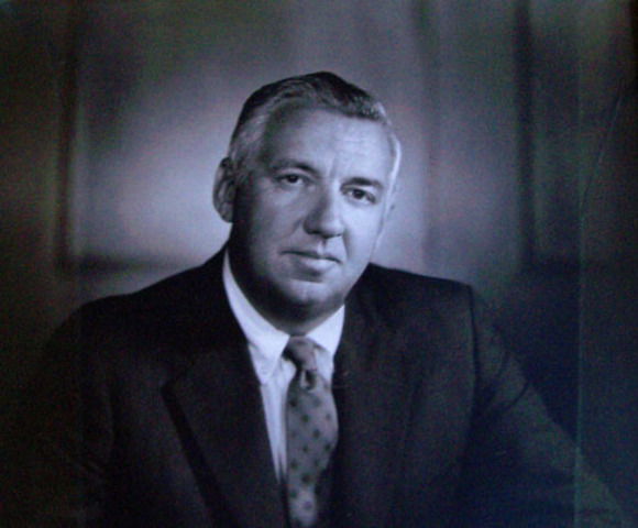 Bruce MacFarlane becomes mayor