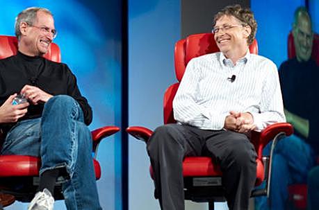 Gates y Jobs suben al escenario juntos en 2007
