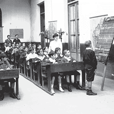 Timeline: Momentos históricos de la pedagogía