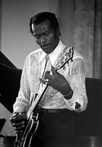 Chuck Berry lanza su primer cancio "Roll Over Beethoven