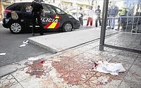 El hombre del traje color castaño