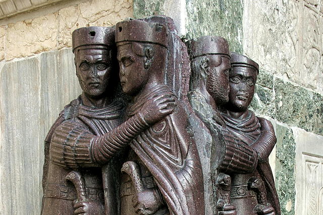 Diocleciano instaura la tetrarquia