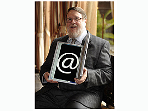 RAY TOMLINSON CREA EL E-MAIL