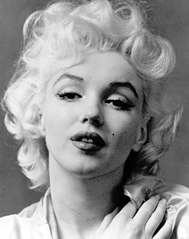 Marilyn Monroe dies