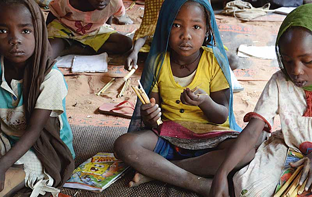 LA EDUCACIÓN Y LOS INMIGRANTES O DESPLAZADOS (2000, 2002, 2003)